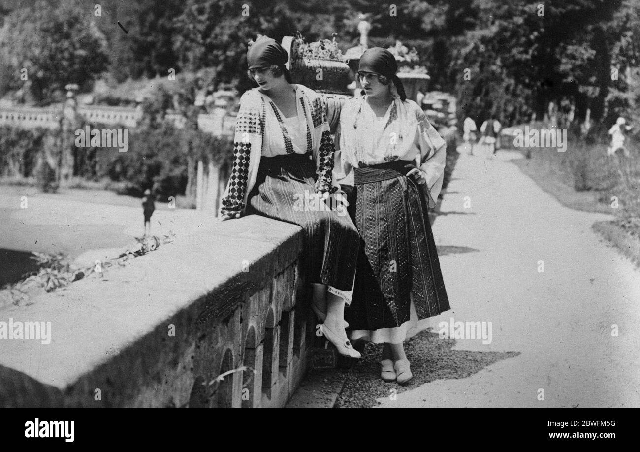 Alle in einem Garten Messe die ExKrone Prinzessin von Rumänien