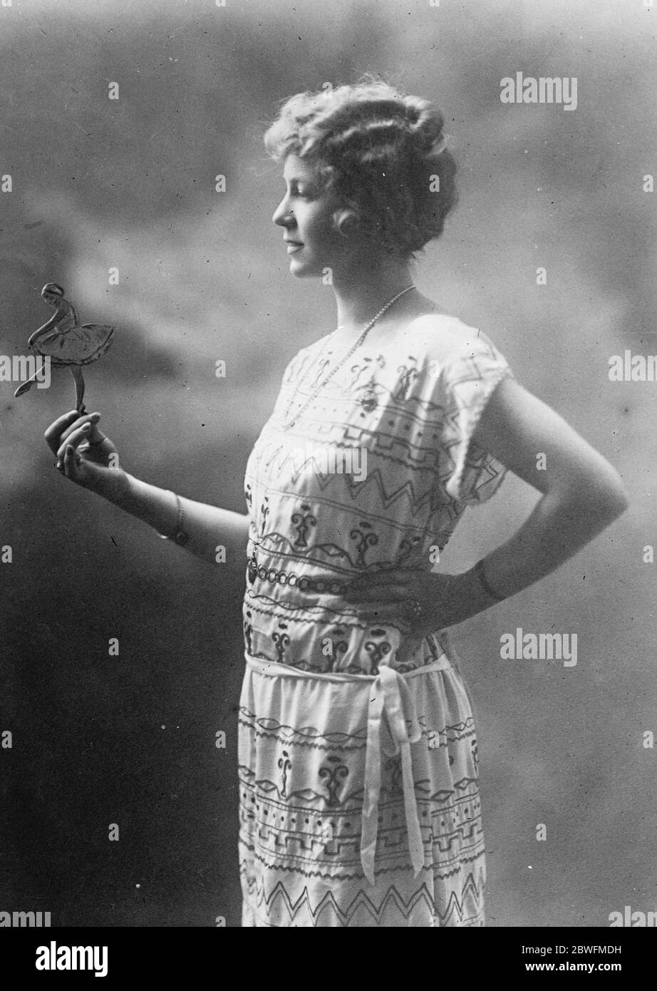 Frau Karina , Tänzerin. Juli 1925 Stockfoto