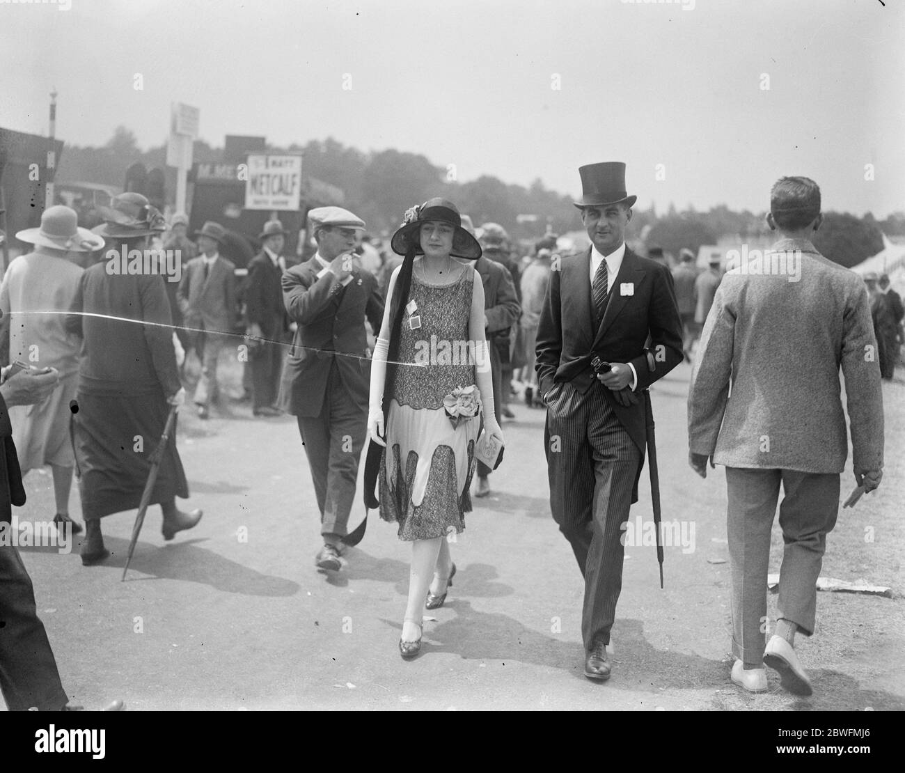 Ascot . Prinz George Imeretinsky und Miss Avril Mullens, deren Engagement angekündigt wird. 18 Juni 1925 Stockfoto