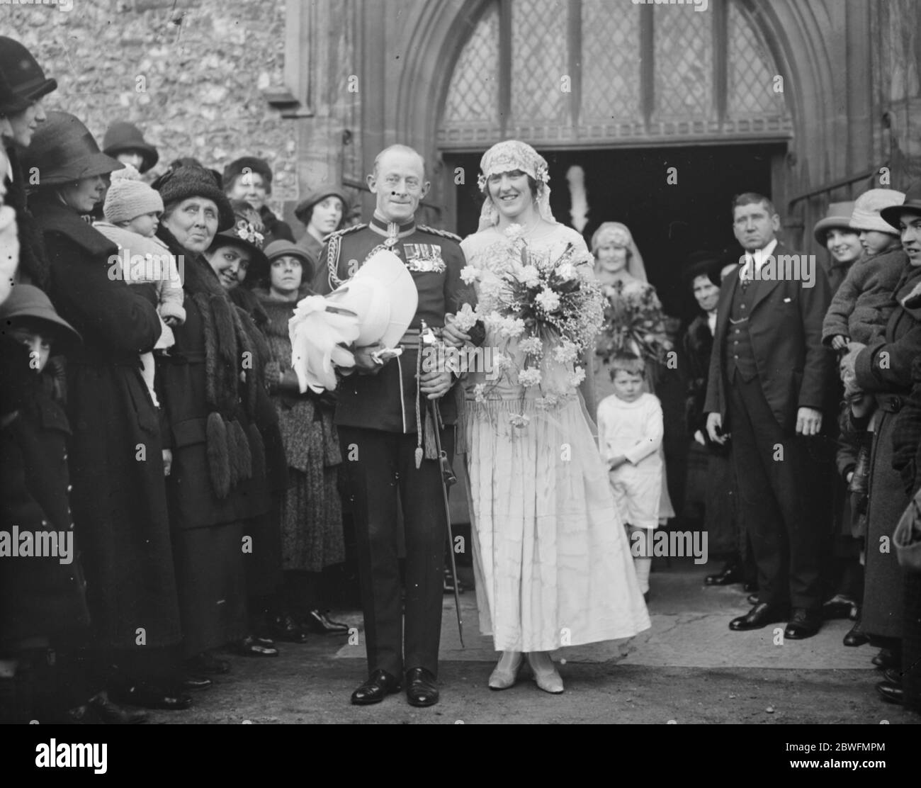 Eine bemerkenswerte Hochzeit in Bray die Ehe fand zwischen Oberst S. F. MusPratt und Miss R Barry in St Michael ' s Bray , Berks 22 Januar 1925 Stockfoto