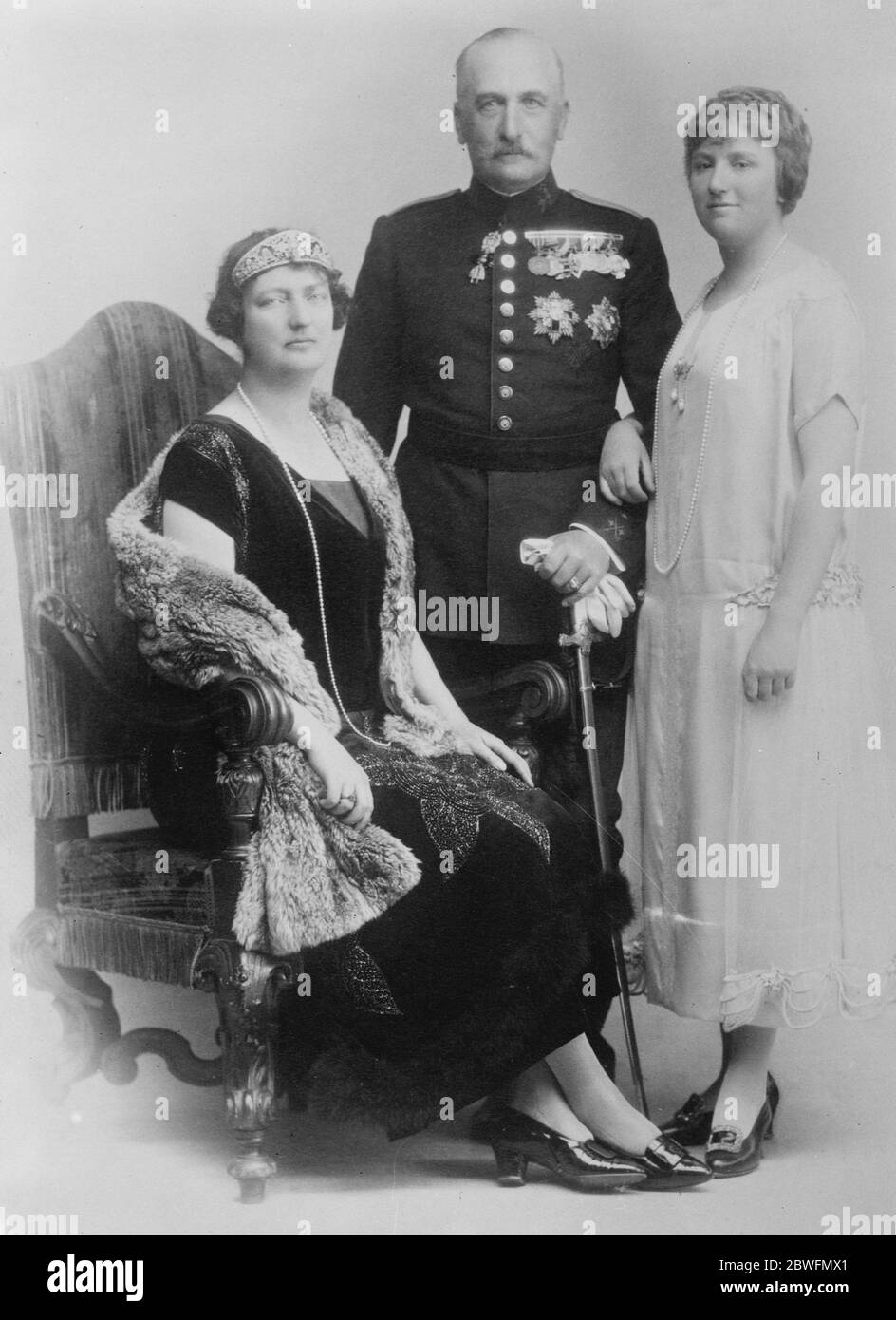 Private Besuch in England der Säugling Carlos von Spanien, mit seiner Frau, die infanta Luisa, und Tochter Prinzessin Isabel 27. Juni 1925 Stockfoto