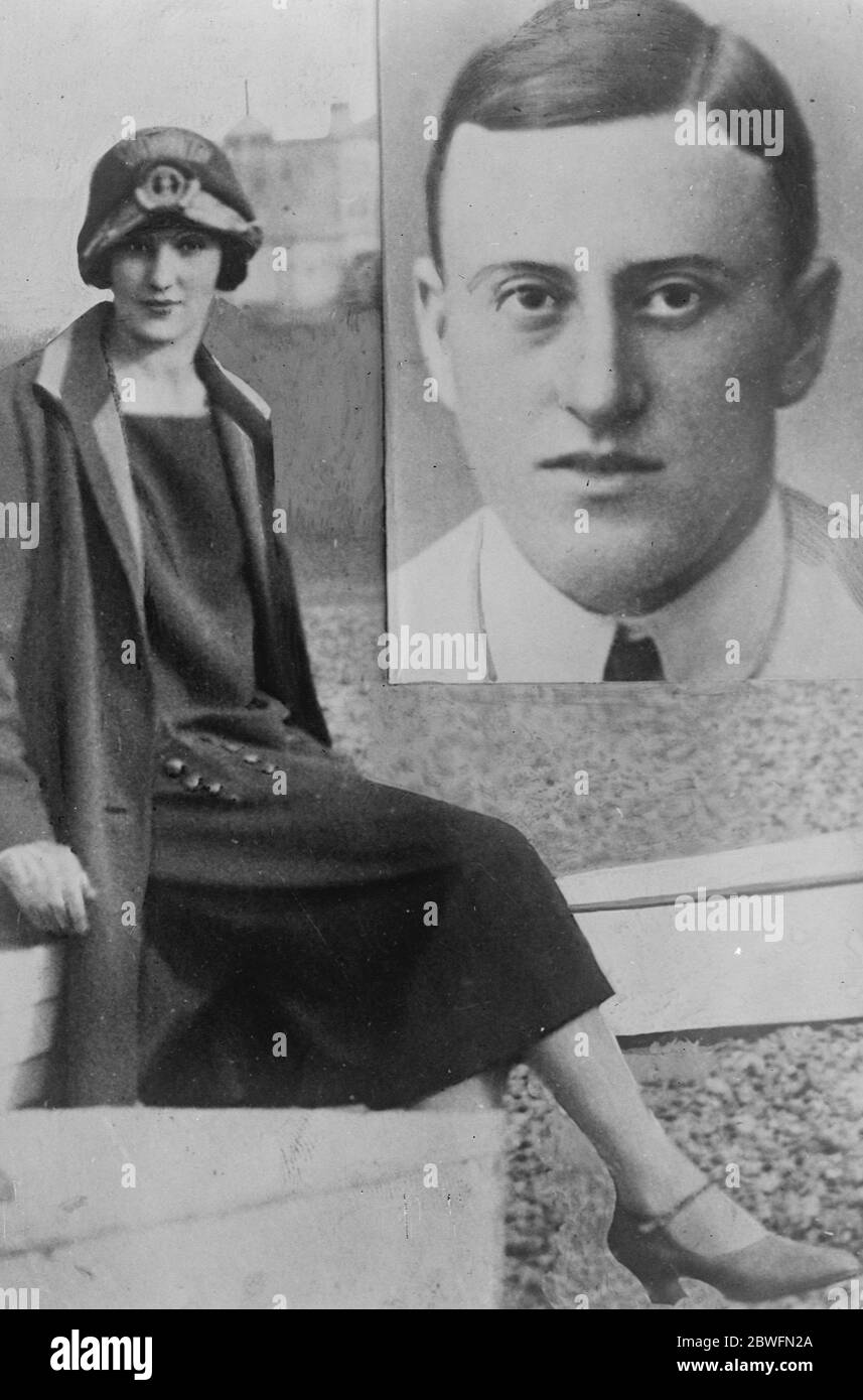 Verschwörungsgebühr . Hayley Morris und Madeline Roberts von Pippingford Park, Nutley, die in Uckfield aufgewachsen mit Verschwörung, um ein 15-jähriges Mädchen für unmoralische Zwecke zu beschaffen aufgeladen. 23. Oktober 1925 Stockfoto