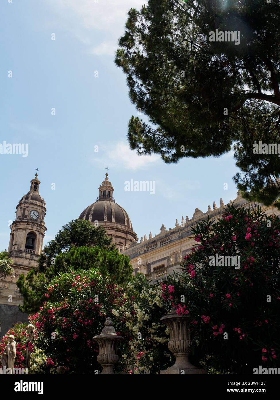 Ein einzigartiger Blick auf die Kathedrale von catania in sizilien Stockfoto