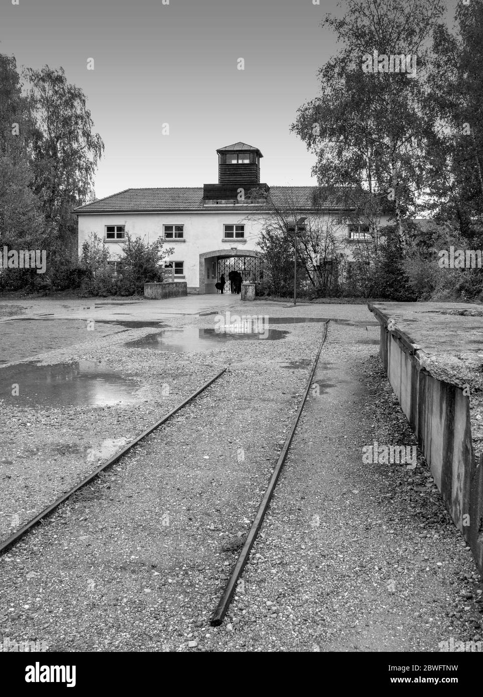 Eingangsgebäude zum Konzentrationslager Dachau. Eröffnet 1933 war es das erste Nazi-Konzentrationslager und war ein Prototyp für alle weiteren Nazi-Conce Stockfoto