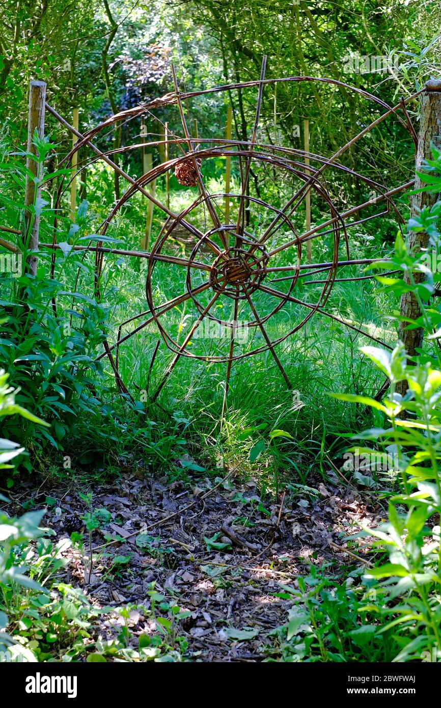 Gartentor aus Spinnennetz aus Holz, norfolk, england Stockfoto