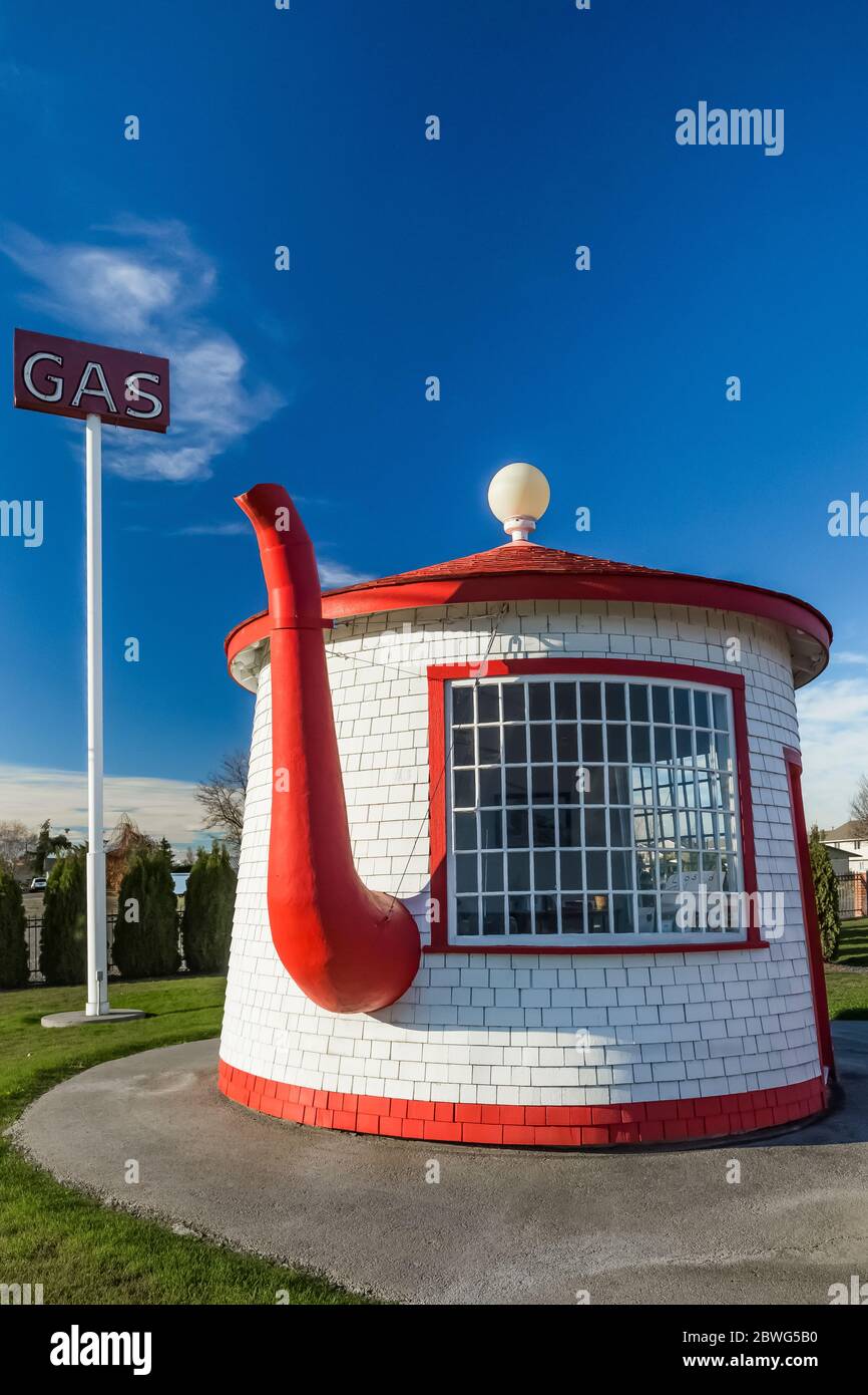 Teekanne Dome Service Station, ursprünglich eine Tankstelle und jetzt ein Besucherzentrum für Zillah, Washington State, USA [Keine Eigentumsfreigabe; verfügbar für e Stockfoto