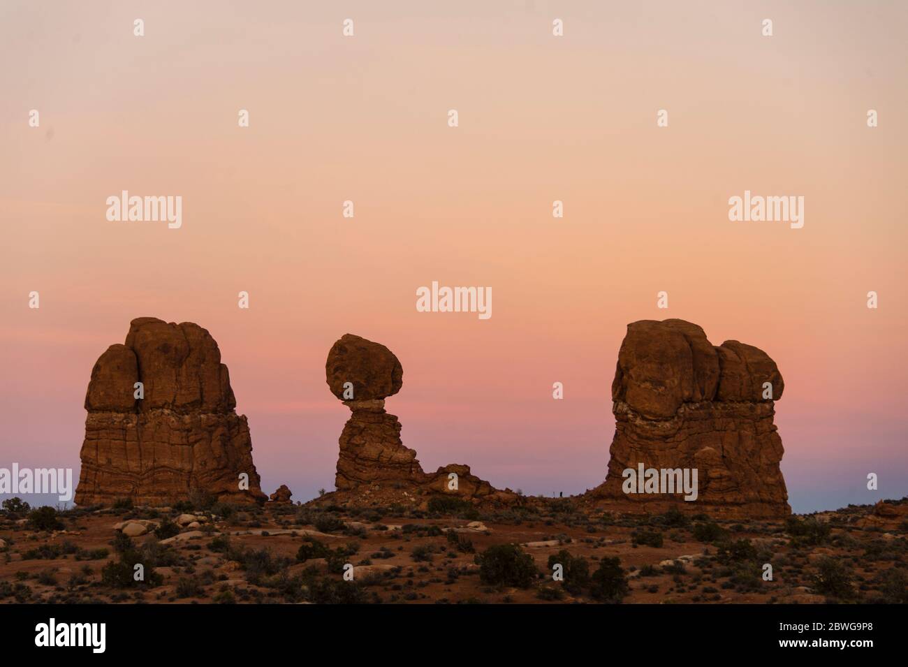 Erodierte Felsformation ausgeglichenes Gestein, Arches National Park, Moab, Utah, USA Stockfoto