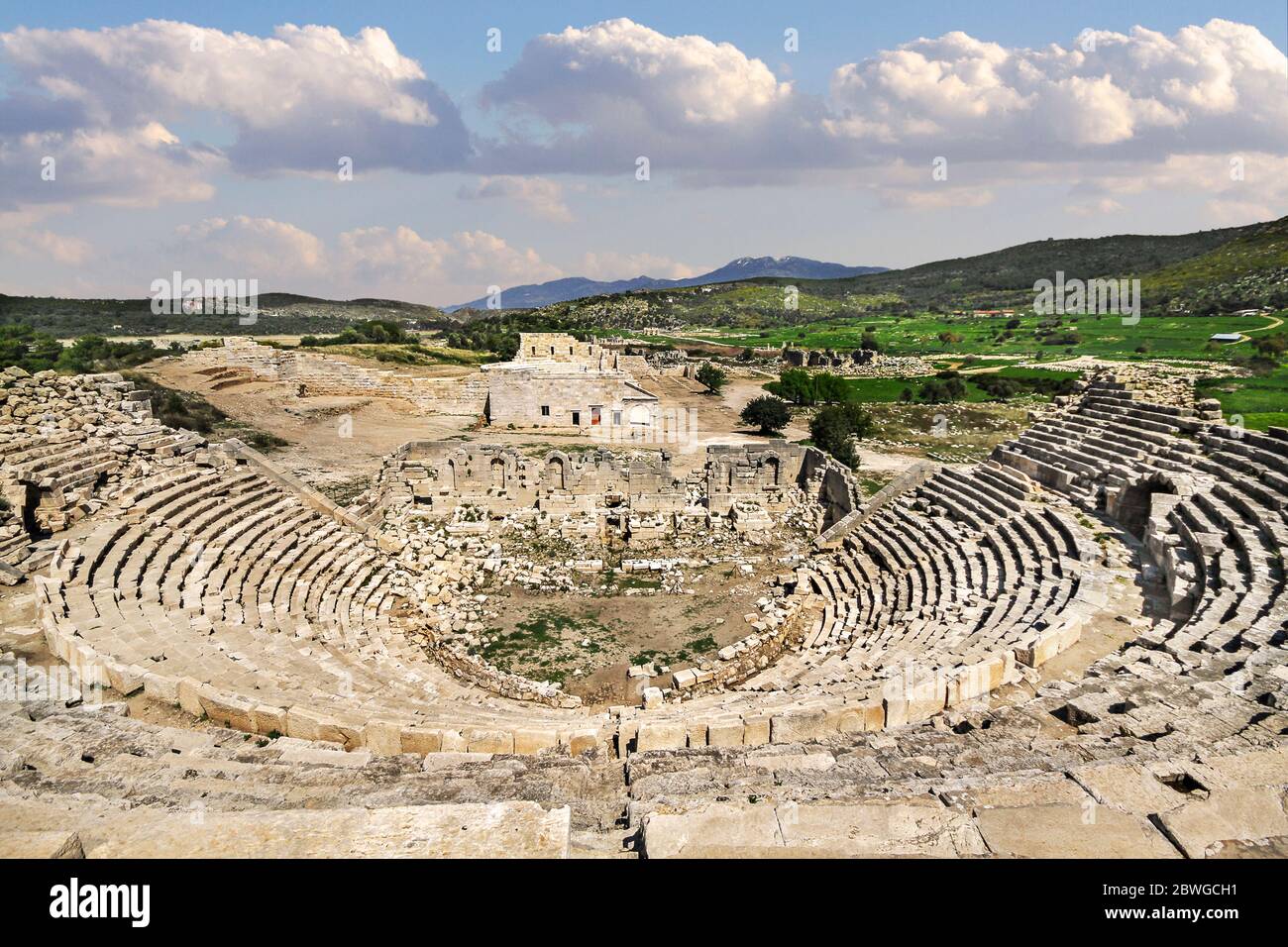 Überreste der antiken lykischen Stadt Patara mit ihrem Amphitheater in Antalya, Türkei Stockfoto