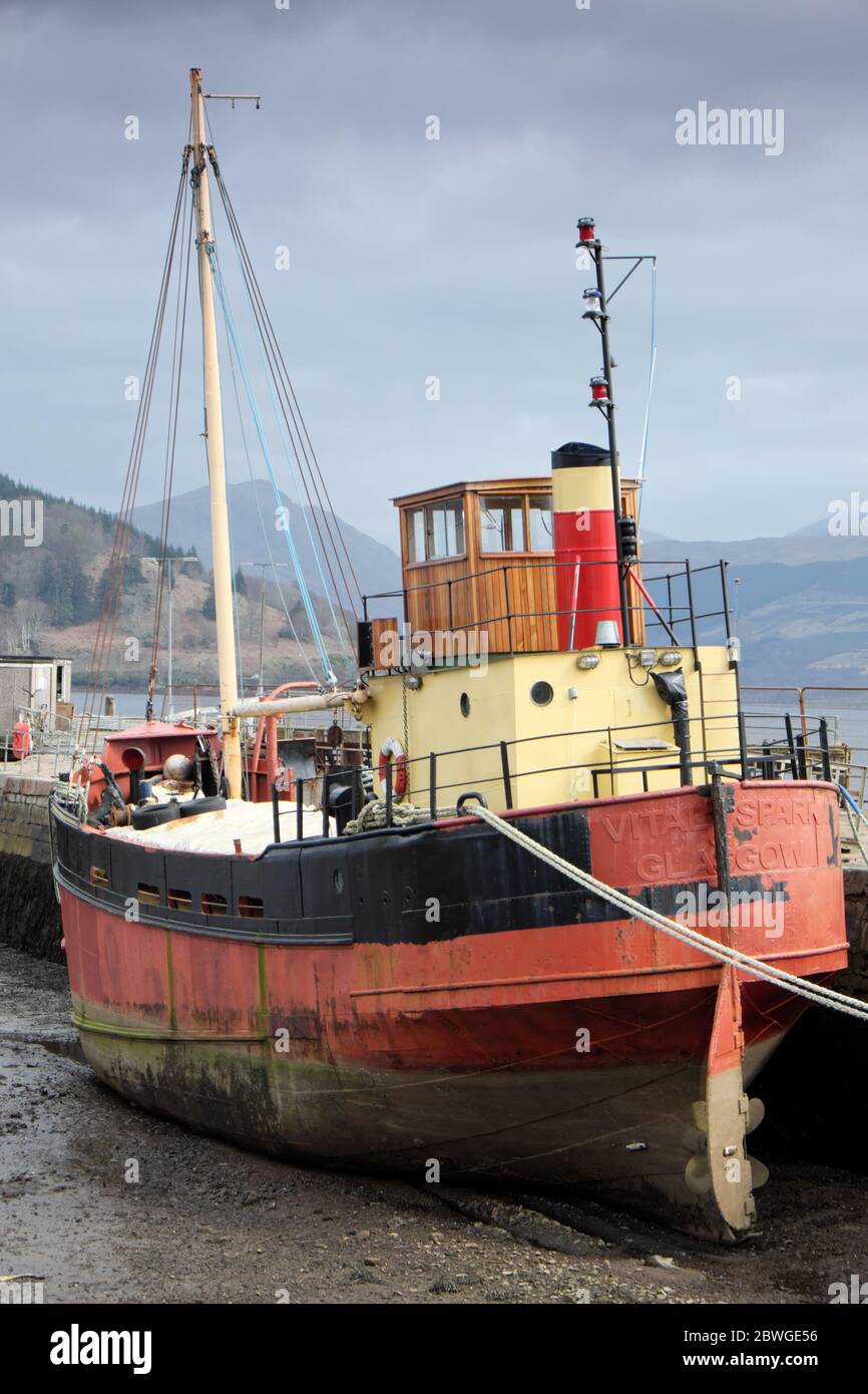 Der Clyde Puffer "The Vital Spark of Glasgow" liegt am Inverary Pier, Argyll and Bute, Schottland, Großbritannien Stockfoto Der Clyde Puffer "The Vital Spark of Glasgow" liegt am Inverary Pier, Argyll and Bute, Schottland, Großbritannien Stockfoto