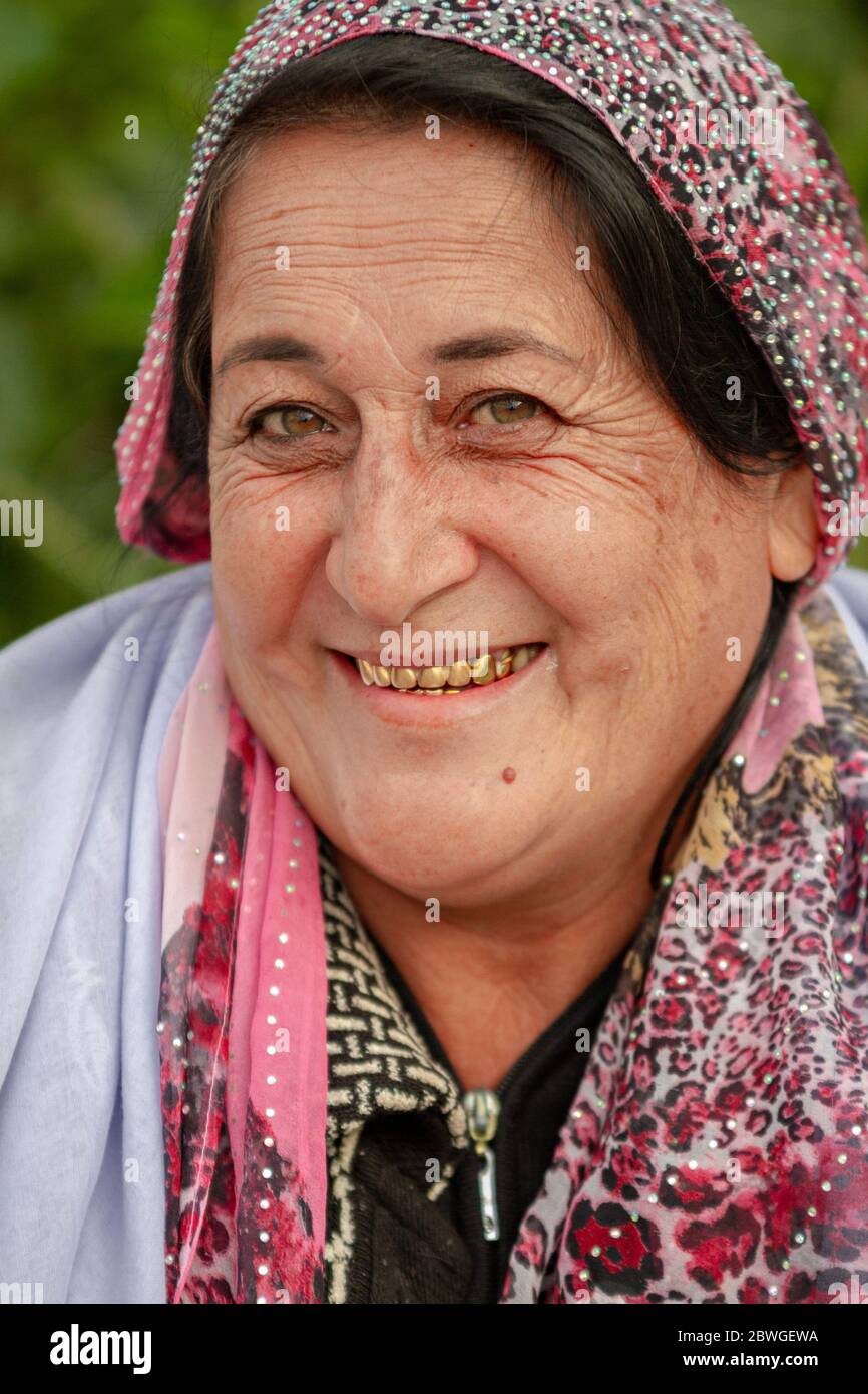 Porträt einer usbekischen Frau in Samarkand, Usbekistan Stockfoto