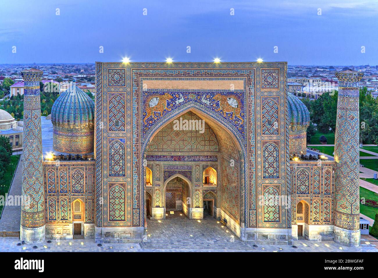 Luftaufnahme über die Madrassa am Registan Platz, Samarkand, Usbekistan Stockfoto