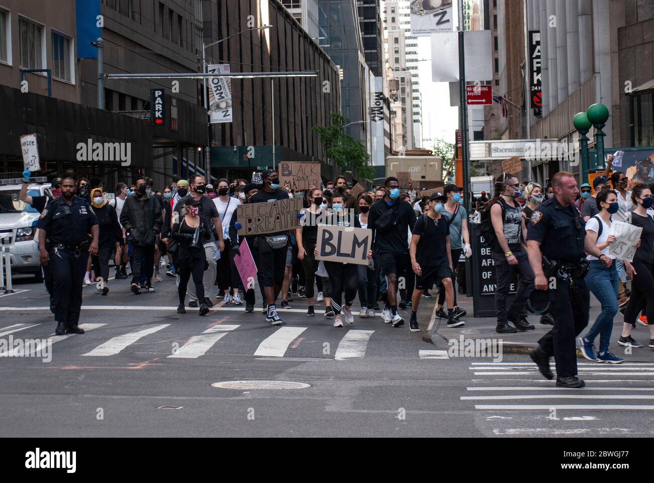 Proteste von Black Life Matter in NYC während der COVID-19 Pandemie im Juni 2020. Stockfoto