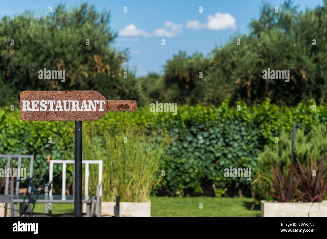 Pfeilschild mit der Aufschrift Restaurant. Konzept der Restaurant-und Gastgewerbe Geschäft. Stockfoto