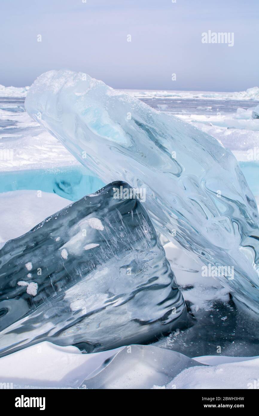 Eiswürfel in gefrorenen See am Bikal-See, Russland Stockfoto