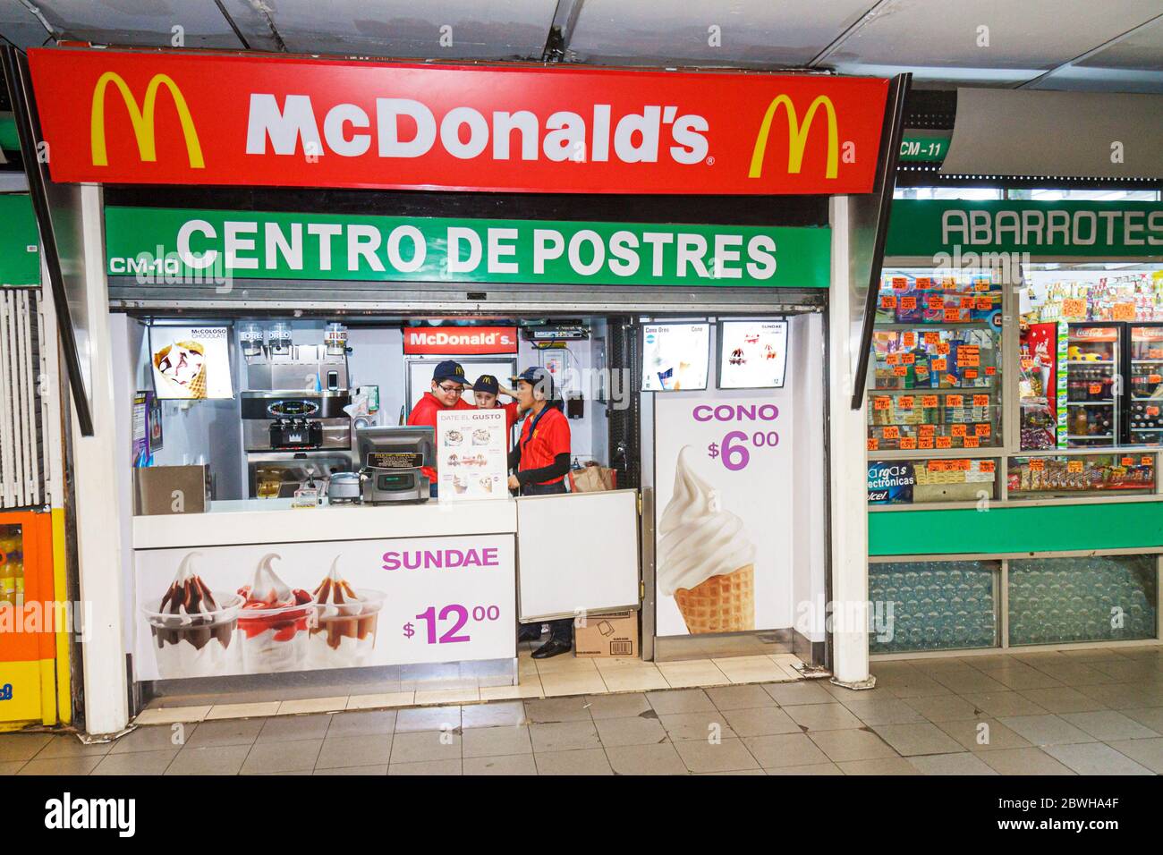 Mexico City, DF México, Federal District, Distrito Federal, Mexico City, Metro, Metro de la México, Bahnhof Salto del Agua, Linie 2, U-Bahn, Zug, hispanisch Stockfoto