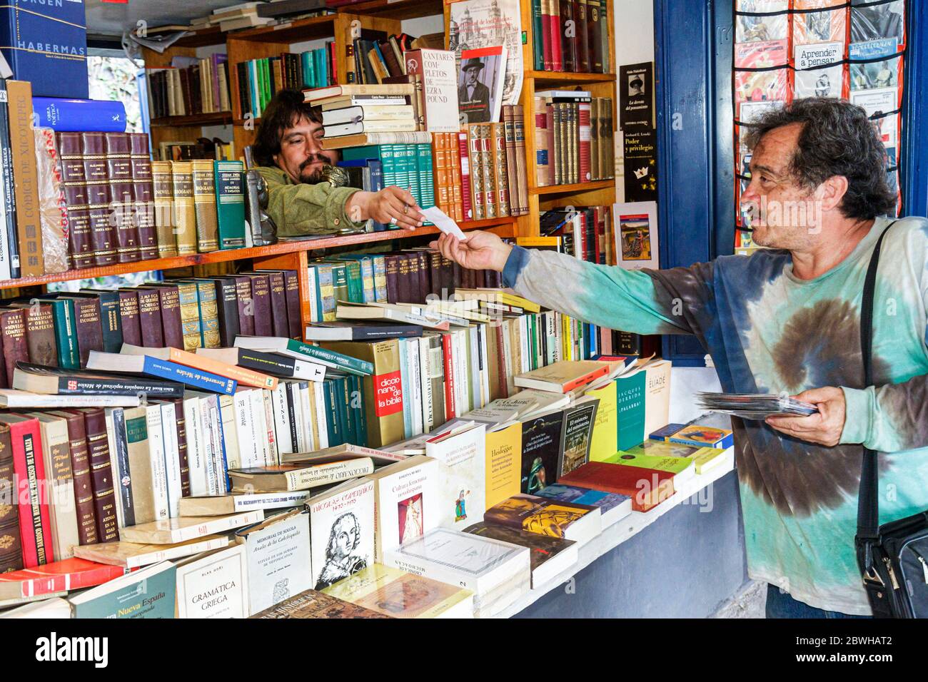 Mexico City, DF México, Federal District, Distrito Federal, Ciudad Universitaria, UNAM, hispanischer Mann Männer Erwachsene Männer, mexikanisches Mex120618142 Stockfoto