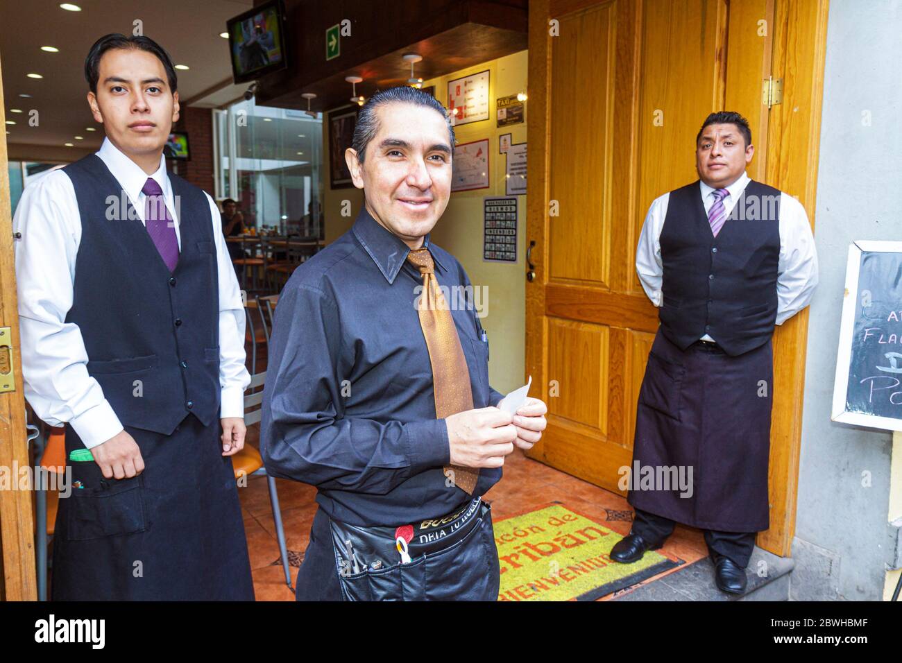 Mexico City, DF México, Federal District, Distrito Federal, Zona Rosa, Calle Hamburgo, hispanischer Mann Männer Erwachsene Männer, mexikanisches Mex120620011 Stockfoto