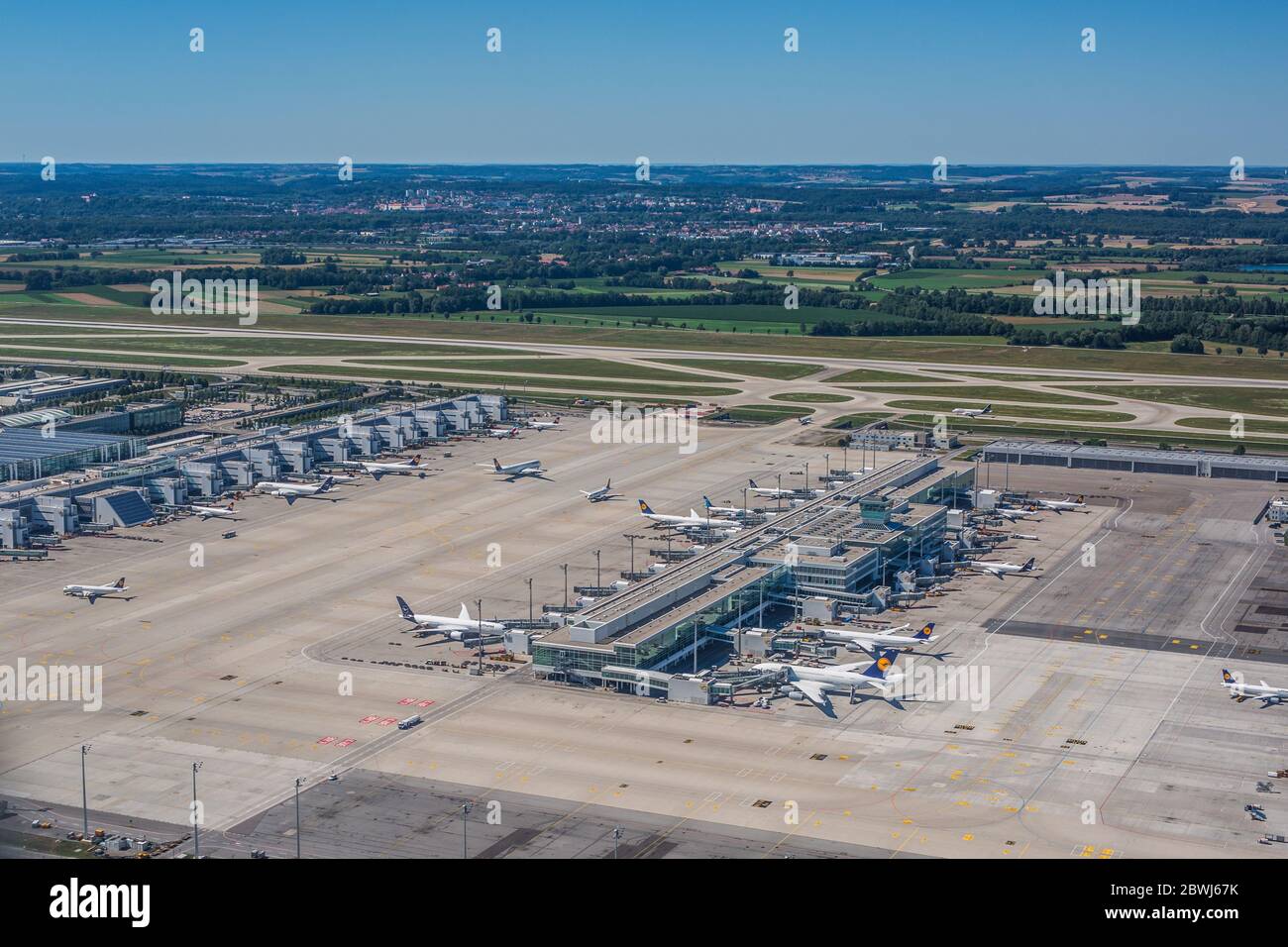 MÜNCHEN, DEUTSCHLAND - 9. Juli. 2018: Luftaufnahme des Flughafens München. Es ist der zweitgrößte Flughafen in Deutschland Stockfoto