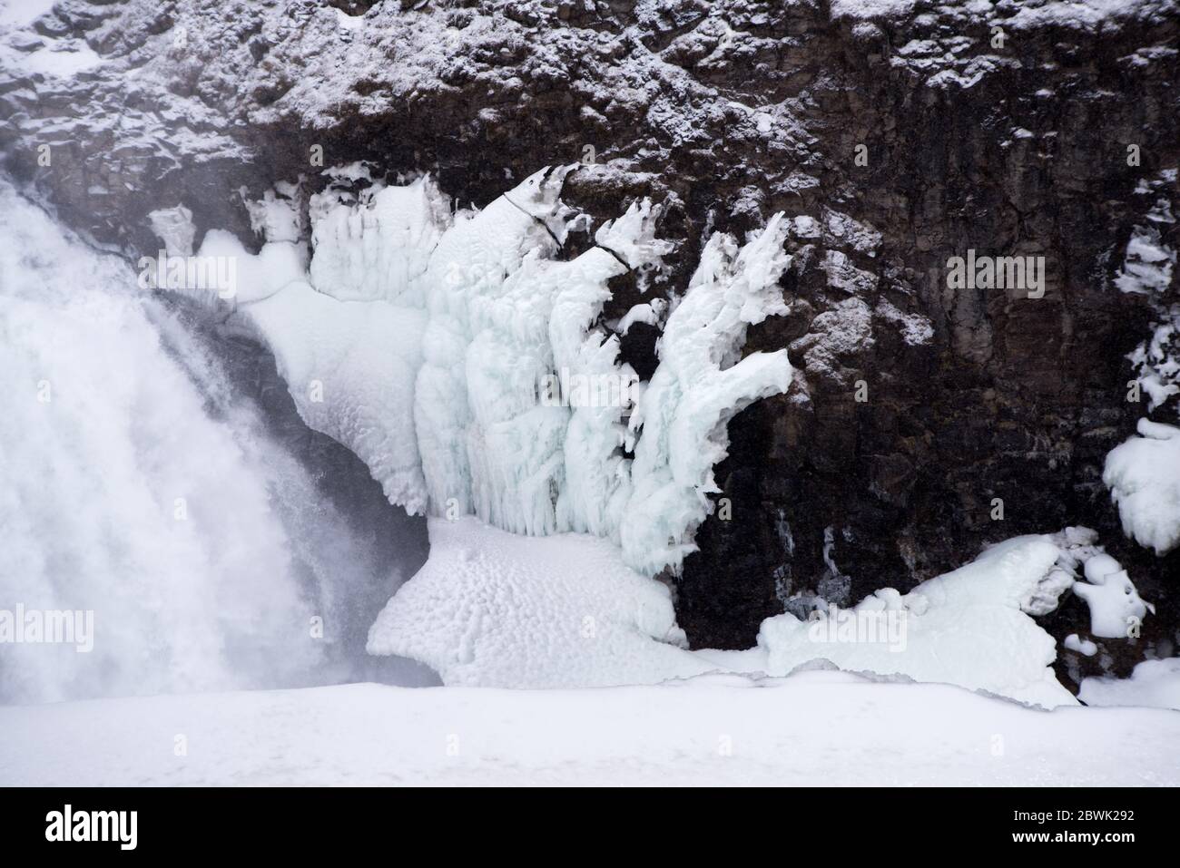 Schneebedeckter Felsklettergarten Gullfoss Island Stockfoto