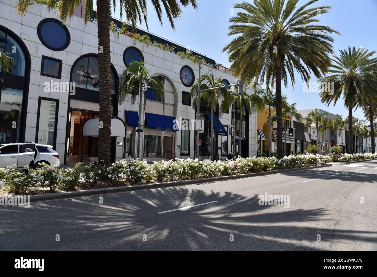 Beverly Hills, CA/USA - 8. Mai 2020: Der berühmte Rodeo Drive ist während der COVID-19 Quarantäne verlassen Stockfoto