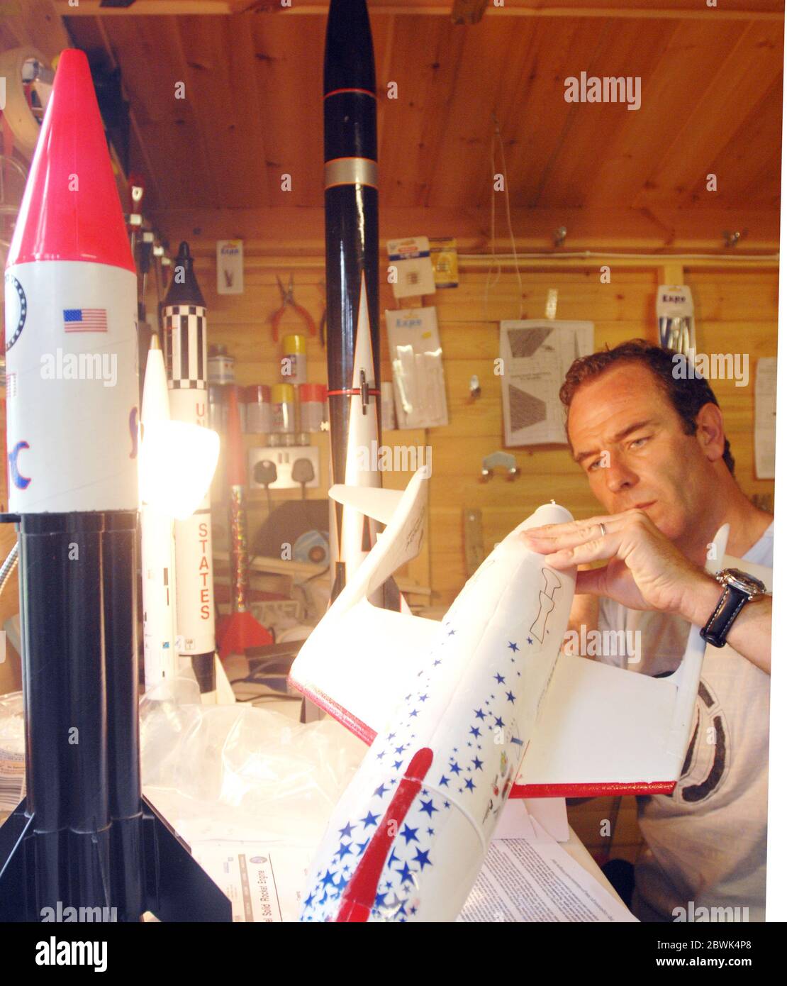 Robson Green, Herstellung, Vorbereitung und Abschuss seiner Raketen. Fotografien von Alan Peebles Stockfoto