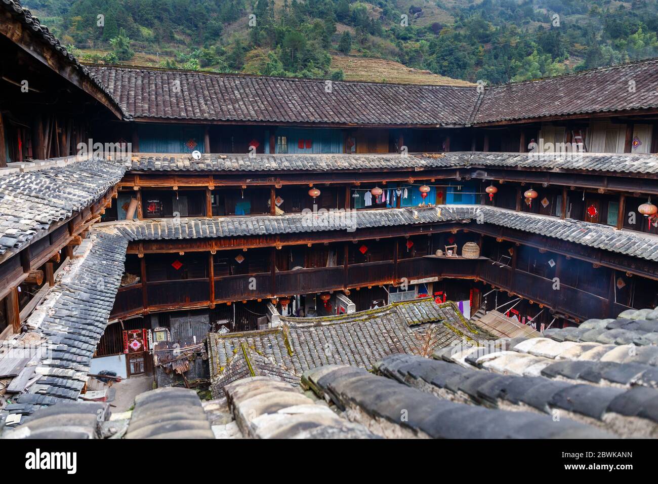 Innenhof eines quadratischen Fujian Tulou (irdisches Haus) Stockfoto