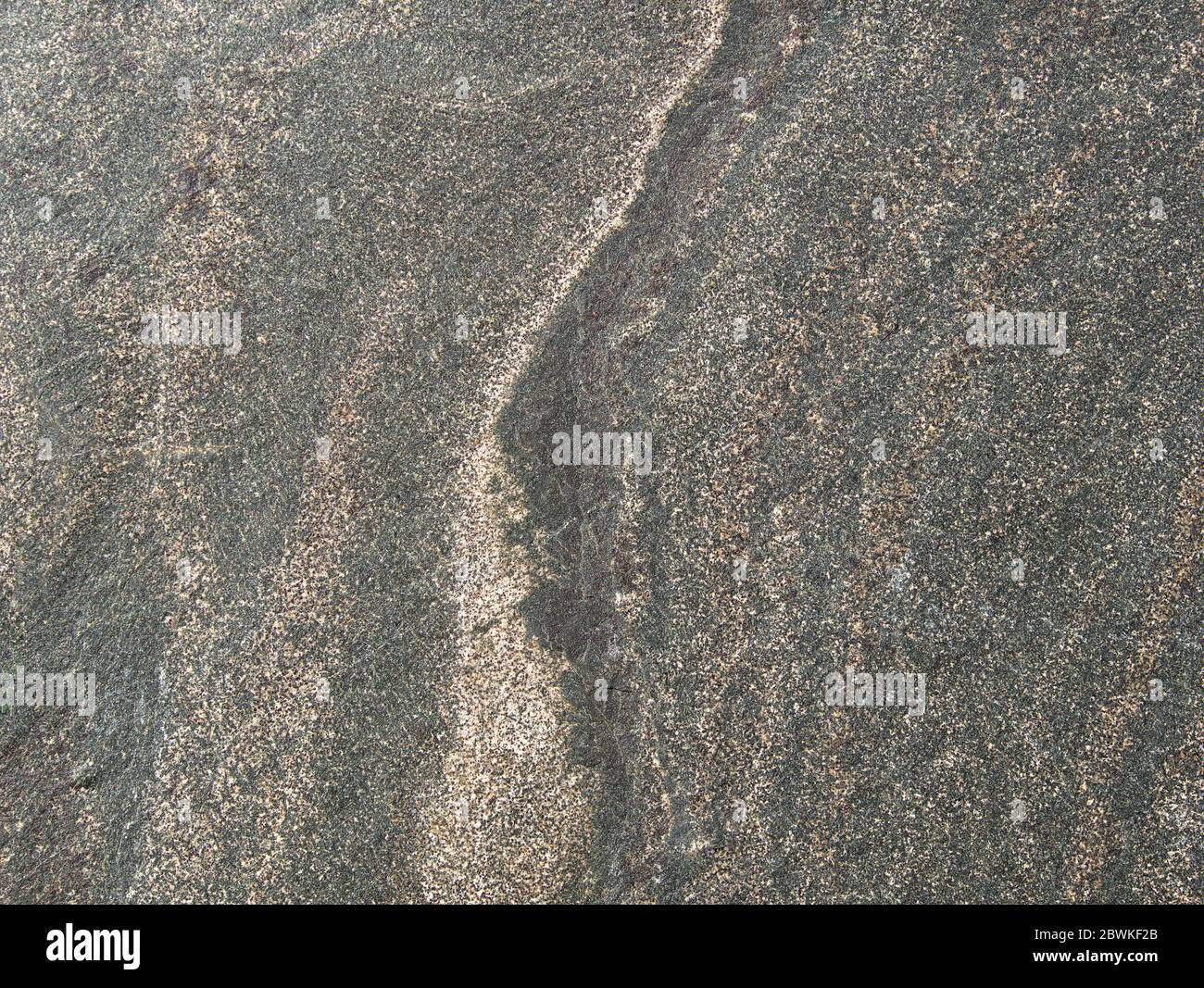 Verschiedene Steinplatten aus Granit, Basalt oder Sandstein, grau bis farbig, als Hintergrund, Nahaufnahme Stockfoto