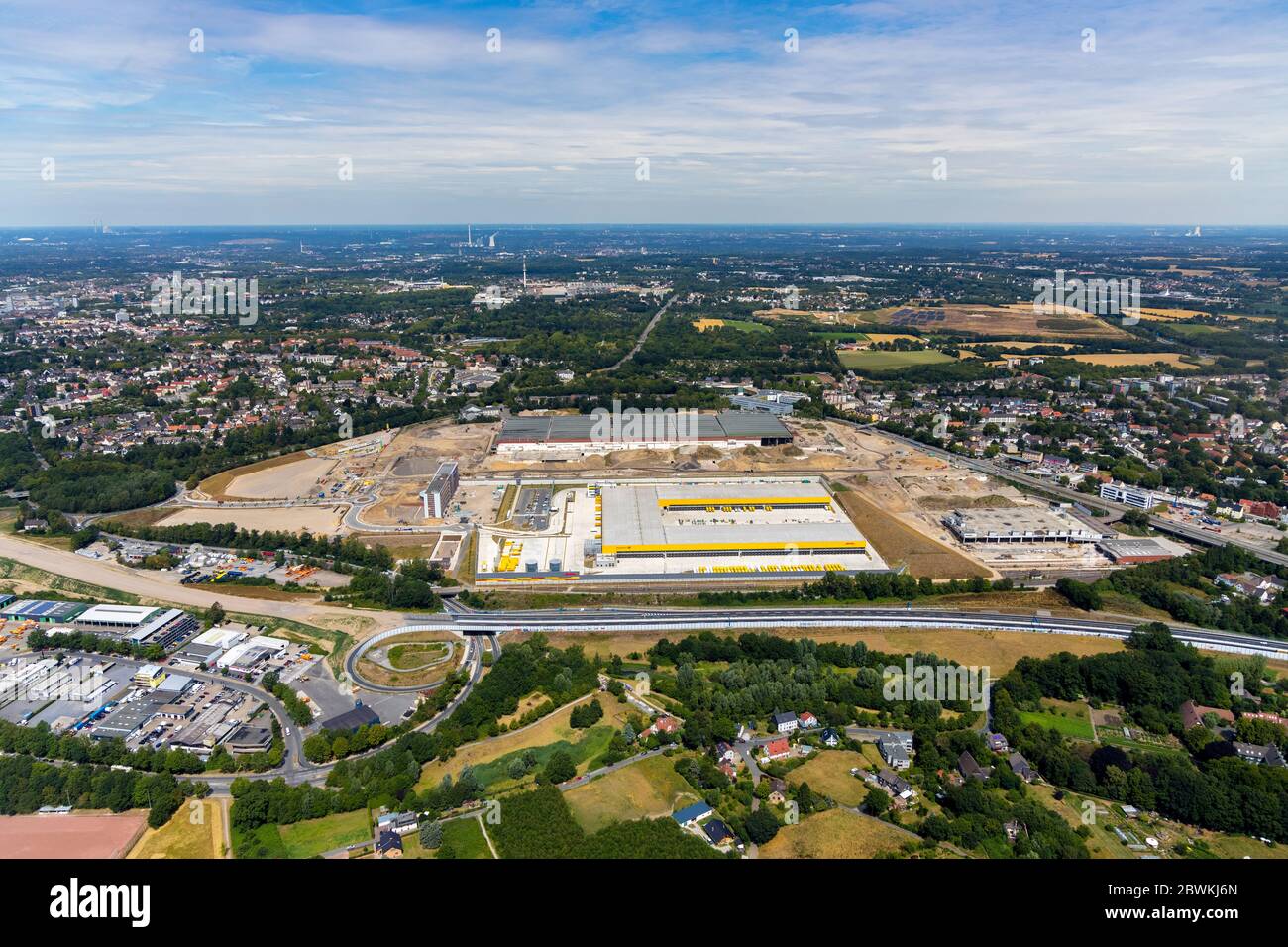 Neues Gewerbegebiet Mark 51░7 mit Logistikzentrum DHL und Autobahn A448, Deutschland, Nordrhein-Westfalen, Ruhrgebiet, Bochum Stockfoto