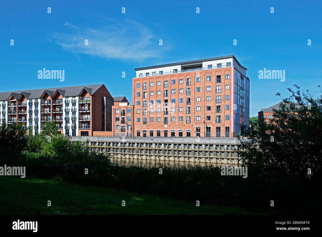 Apartments mit Blick auf den Fluss Trent, Gainsborough, Lincolnshire, England Stockfoto