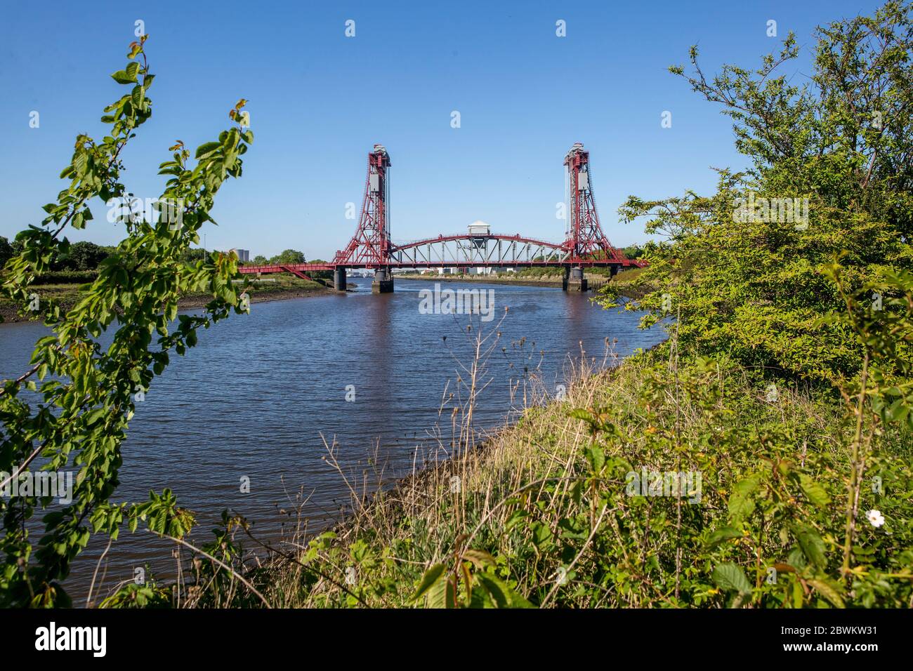Ein allgemeiner Blick auf Newport Bridge, die den Fluss Tees von Stockton auf Tees nach Middlesbrough überspannt. Stockfoto