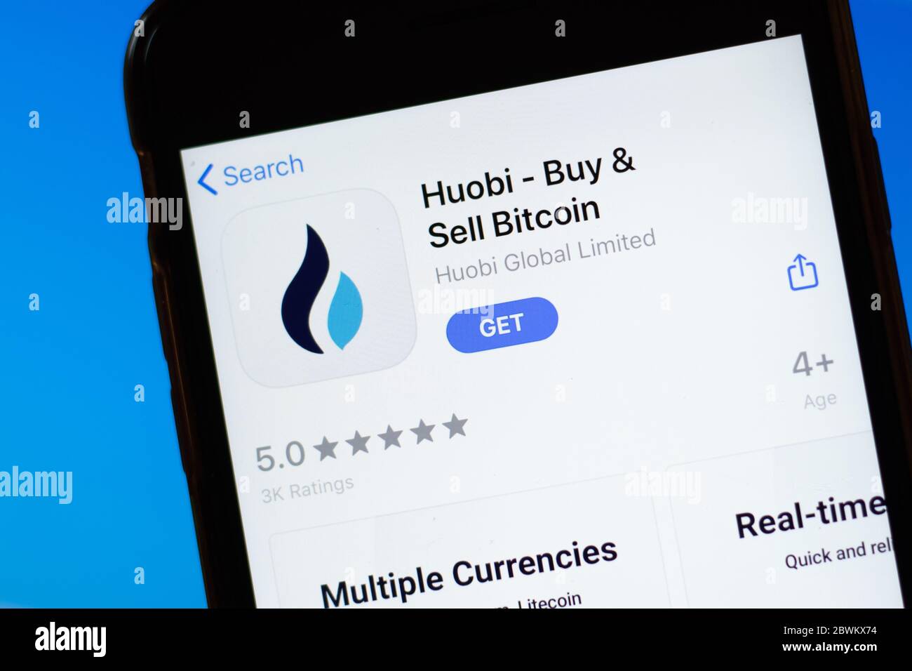 Moskau, Russland - 1. Juni 2020: Huobi Kaufen Bitcoin App Mobile Logo Nahaufnahme auf dem Bildschirm, illustrative Editorial. Stockfoto