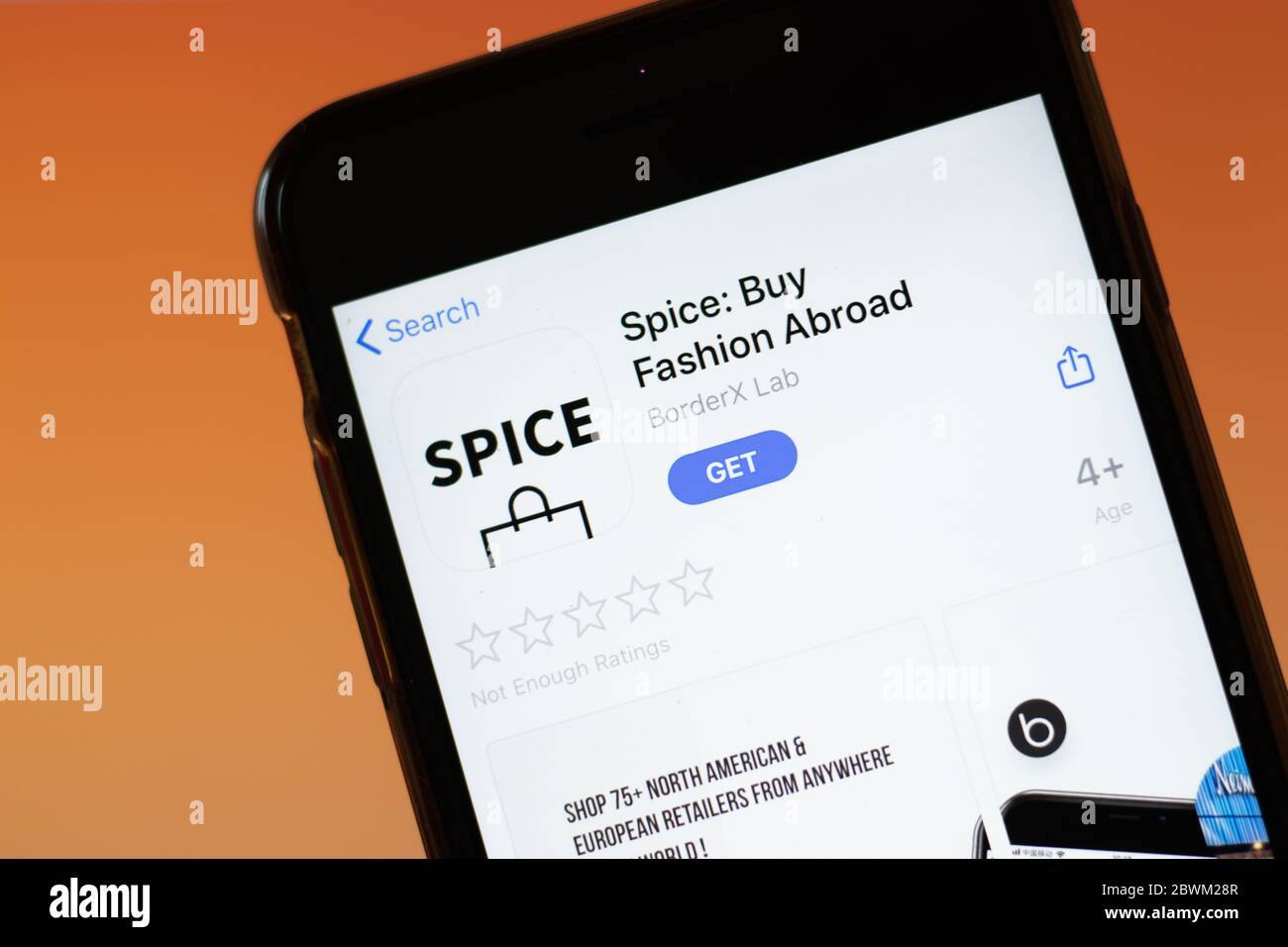 Moskau, Russland - 1. Juni 2020: Spice Kaufen Mode im Ausland App Mobile Logo Nahaufnahme auf dem Bildschirm, illustrative Editorial. Stockfoto