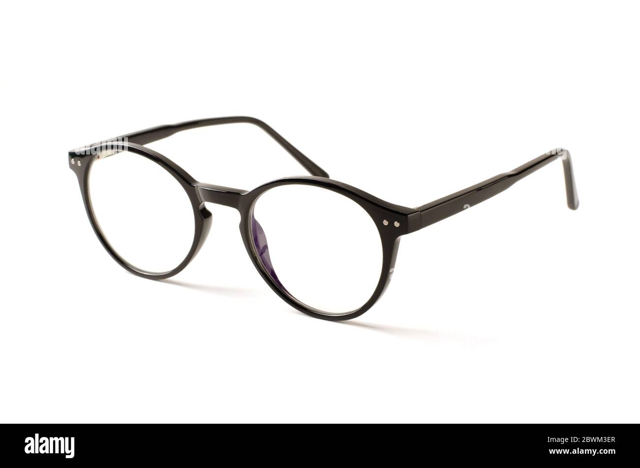 Schwarze Brillen isoliert auf weißem Hintergrund Stockfoto