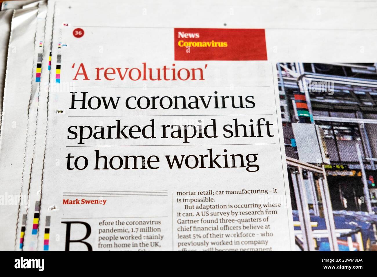 "Wie Coronavirus einen schnellen Übergang zur Heimarbeit ausgelöst hat" "EINE Revolution" Frühjahr 2020 Inside page News Artikel in Guardian Zeitung London England UK Stockfoto