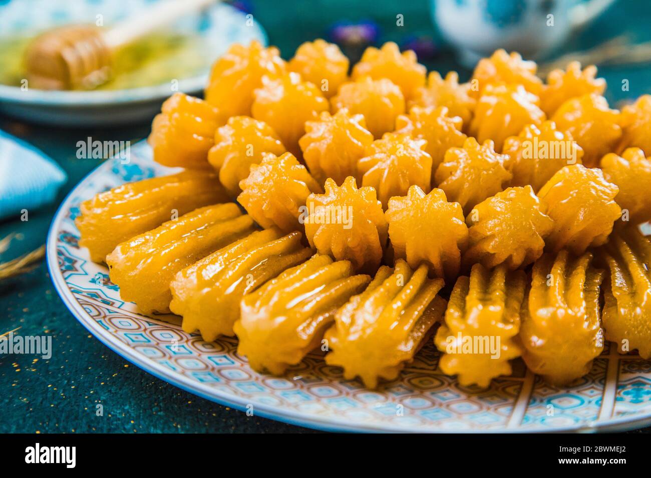 Türkische sirupartig Dessert tulumba in Teller angeordnet Stockfoto