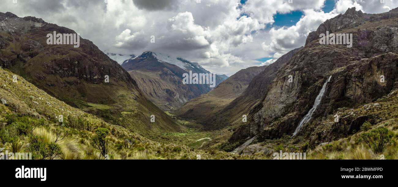 Panoramalandschaft der Berge in Huaraz, Peru Stockfoto