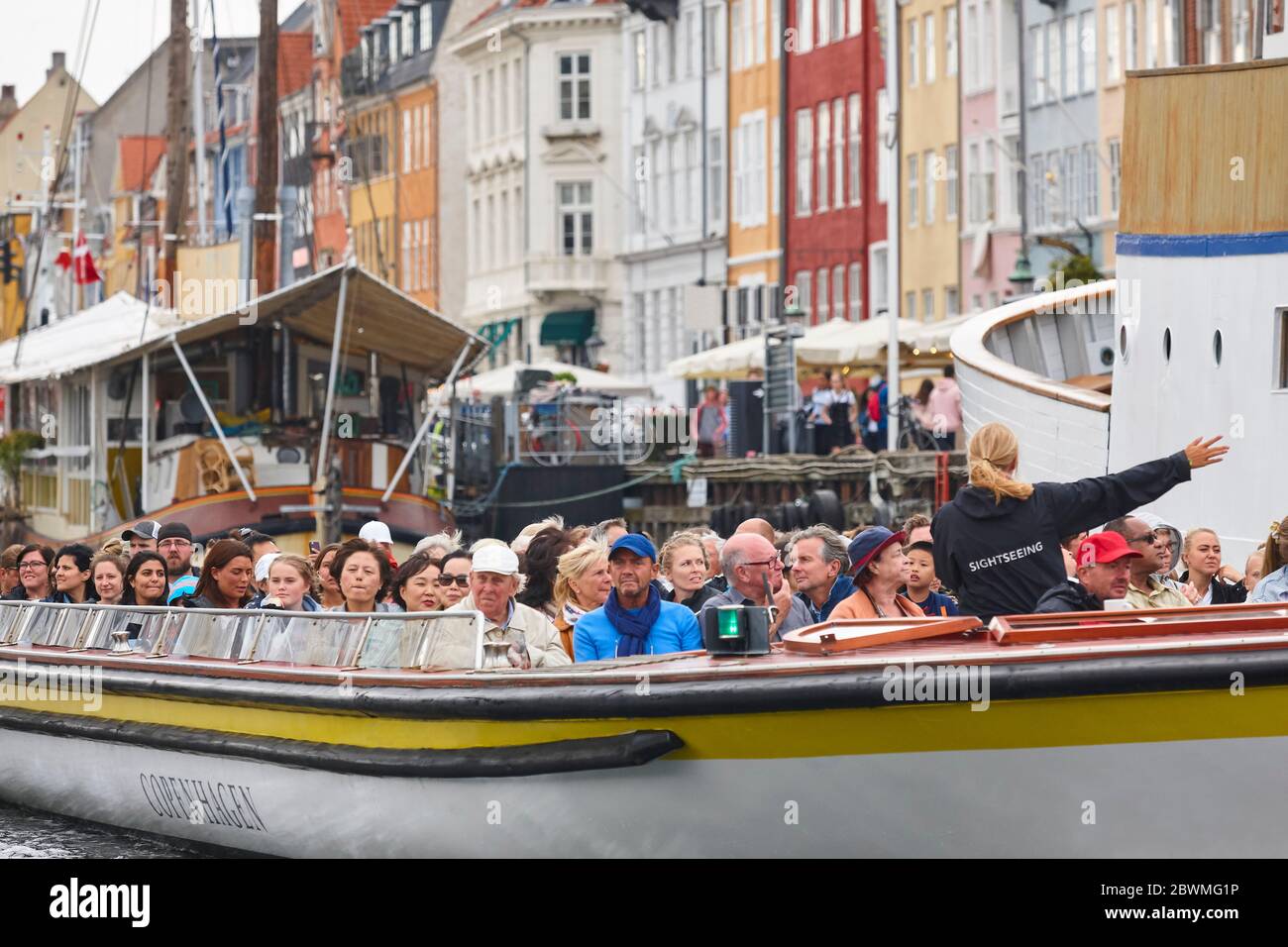 Stadtzentrum von Kopenhagen. Nyhavn Kanal Sightseeing Bootstour. Dänemark Stockfoto