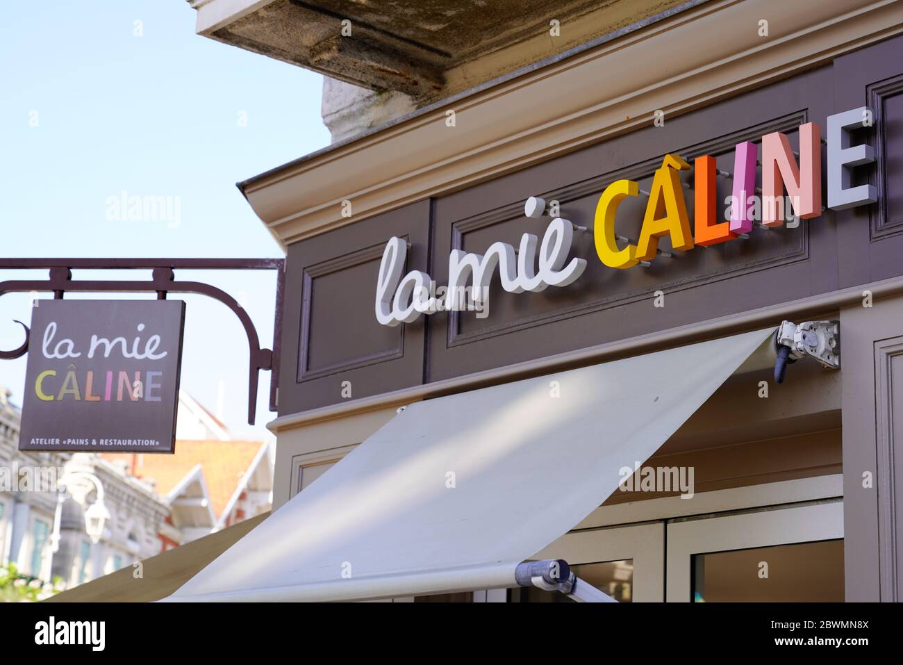 Bordeaux , Aquitaine / Frankreich - 05 05 2020 : La mie caline Store Logo und Zeichen auf französisch Bäckerei Stockfoto