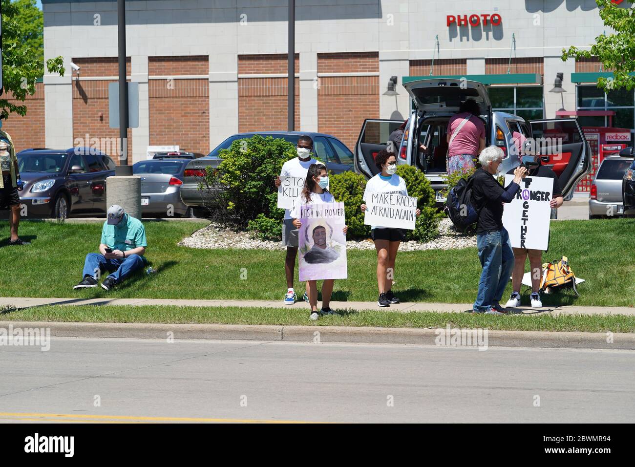 Black Lives Matter Koalition und afroamerikanische Mid-West Koalition versammelten sich und protestierten gegen den Tod von george floyd. Stockfoto