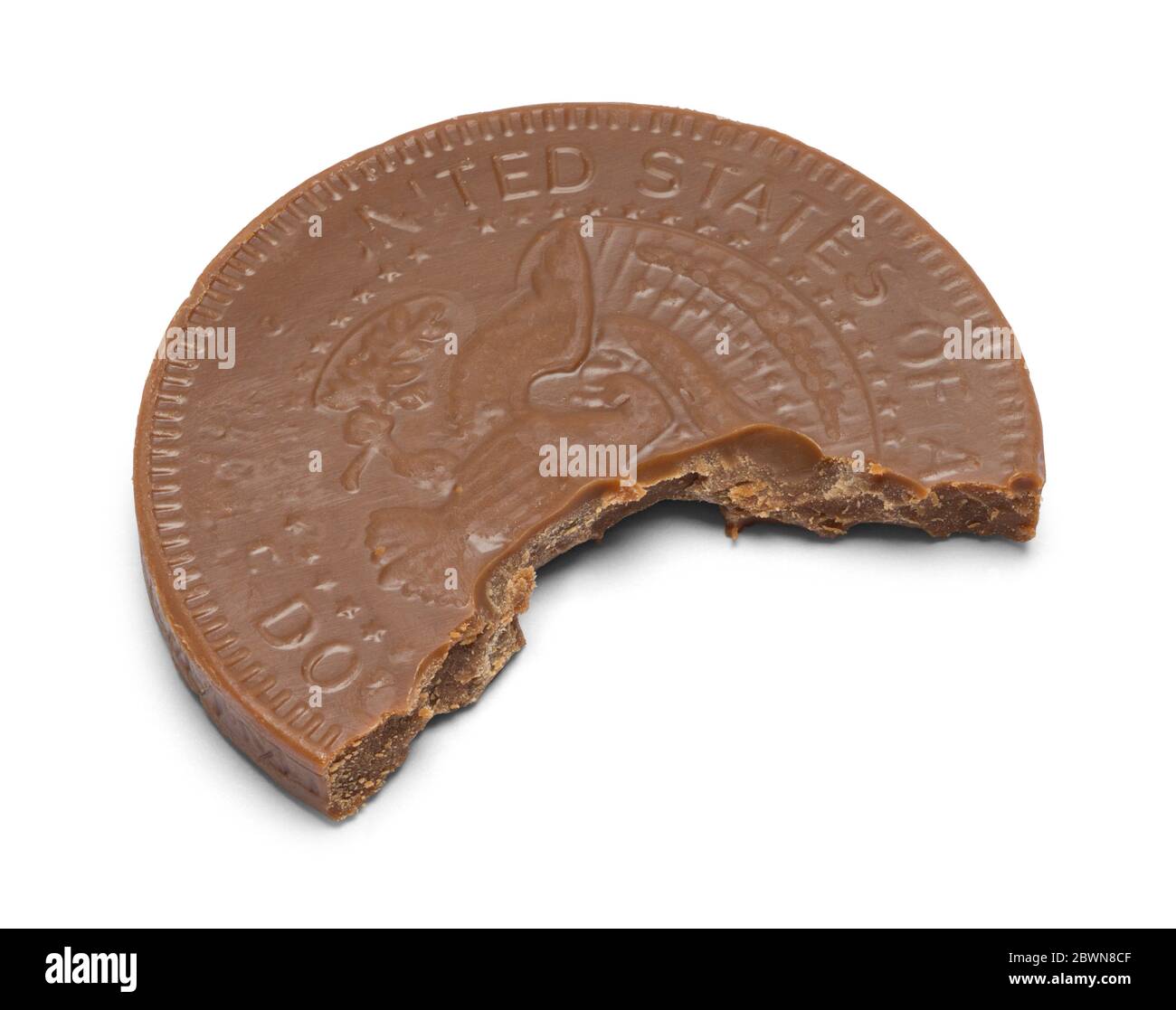 Schokoladenmünze mit Biss isoliert auf Weiß. Stockfoto