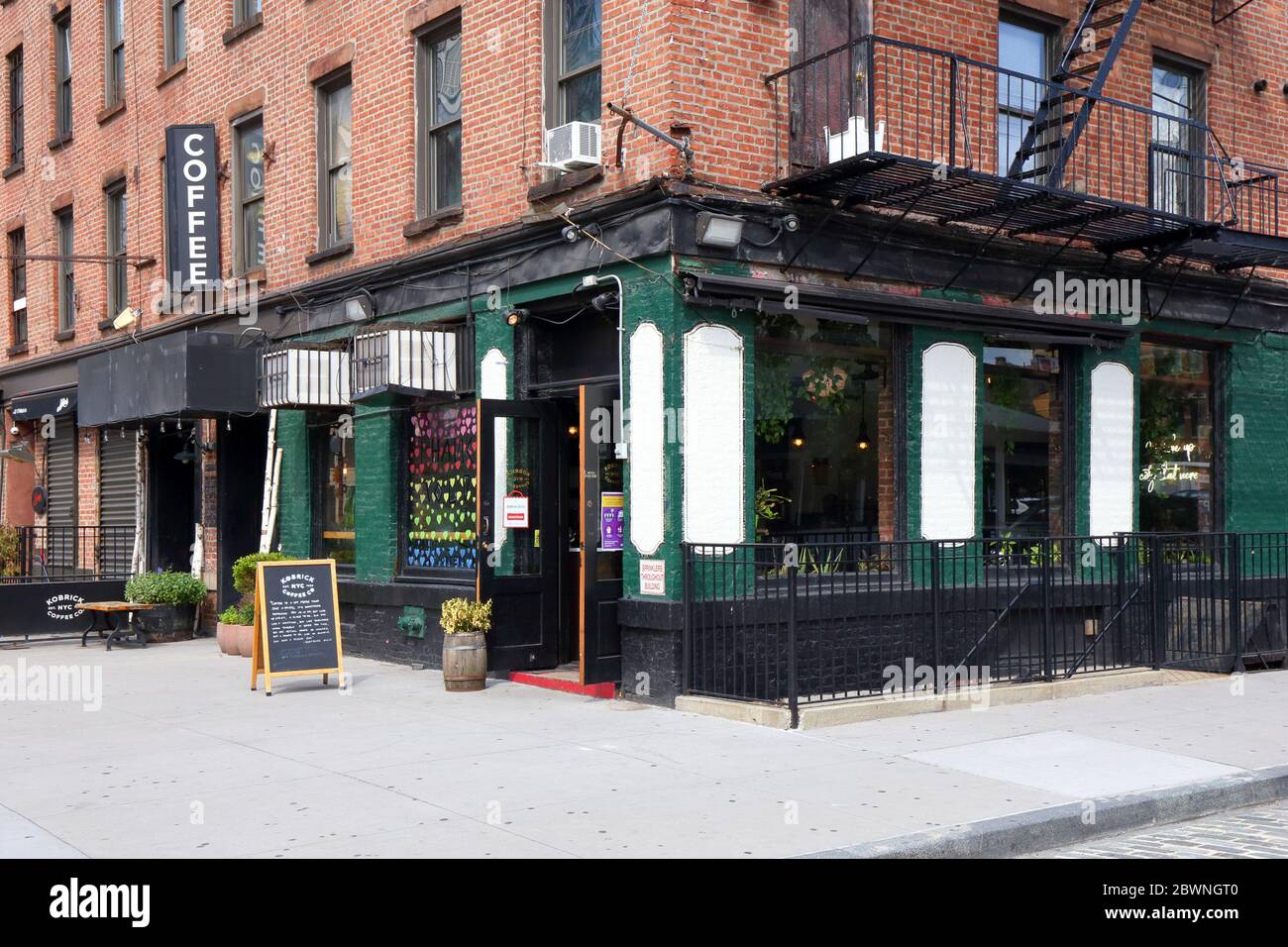 Kobrick Coffee Co., 24 Ninth Ave, New York. NYC-Schaufensterfoto eines Cafés im Meatpacking-Viertel von Manhattan. Stockfoto