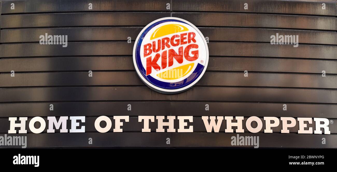 Burger King Logo und Slogan in ihrem Restaurant am Leicester Square. Stockfoto
