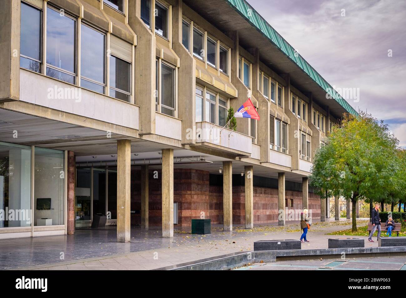Belgrad / Serbien - 24. November 2019: Die Nationalbibliothek Serbiens (Narodna biblioteka Srbije) auf dem Vracar-Plateau in Belgrad, Serbien Stockfoto