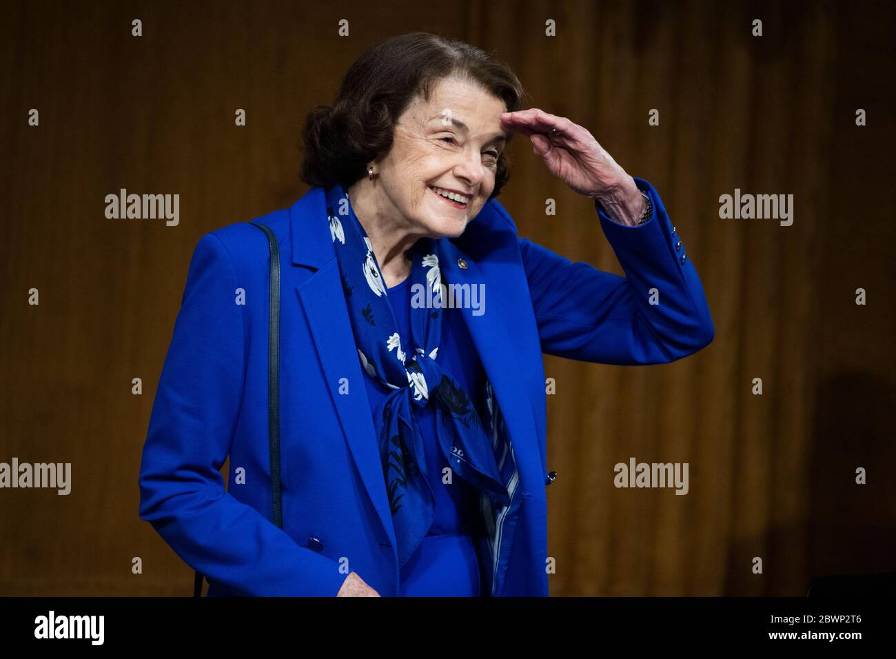 Senatorin Dianne Feinstein (Demokratin von Kalifornien), Mitglied des Ranking-Ausschusses des US-Senats, kommt am Dienstag, 2. Juni 2020, zur Anhörung des Senats-Justizausschusses mit dem Titel "Prüfung der besten Praktiken für Inhaftierung und Inhaftierung während der COVID-19" im Dirksen-Gebäude in Washington, DC. Quelle: Tom Williams/Pool via CNP /MediaPunch Stockfoto