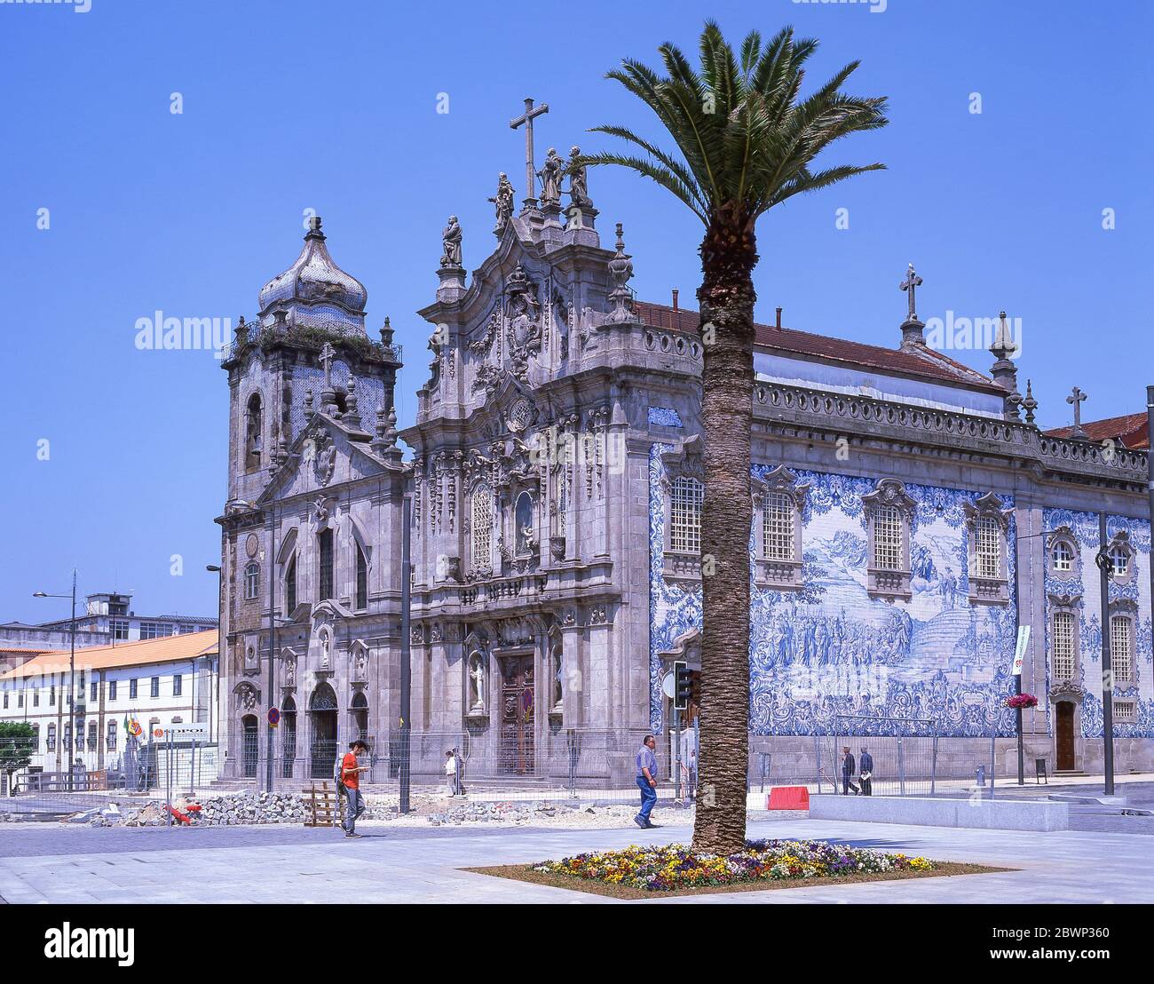 Azulejo Keramikfliesen an der Kirche unserer Lieben Frau von Carmo (Igreja do Carmo), Rua do Carmo, Porto (Oporto), Norte Region, Portugal Stockfoto