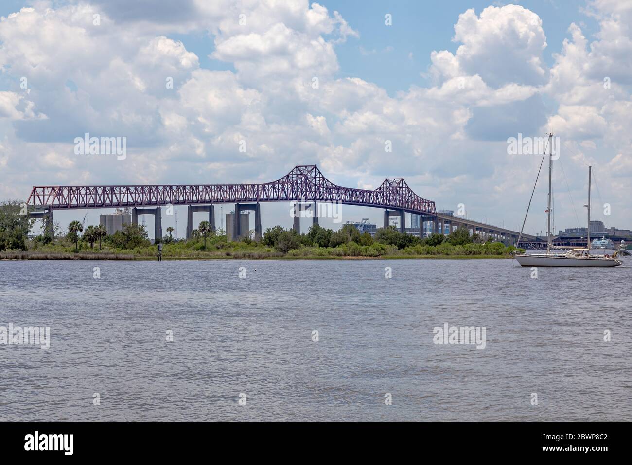 Eine Brücke in die Stadt Stockfoto