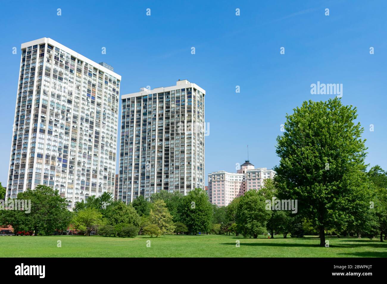 Green Park in Edgewater Chicago mit Wohngebäuden Stockfoto