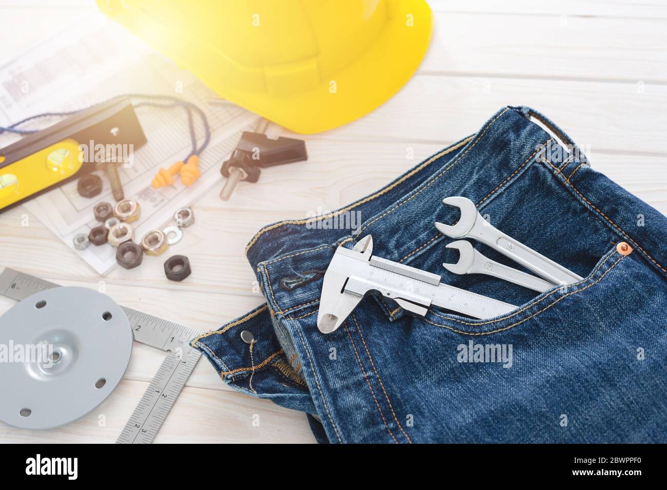 Metall-Messschieber, Messschieber ist ein Messgerät zur präzisen Messung linearer Abmessungen. Stockfoto