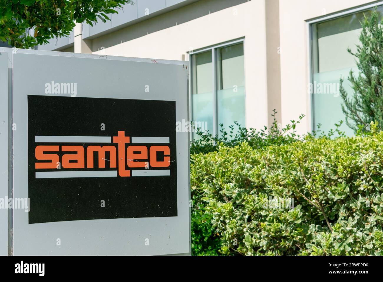 Samtec unterzeichnet in Silicon Valley Büro des globalen Herstellers einer breiten Palette von elektronischen Verbindungslösungen - Santa Clara, Kalifornien, USA - 2020 Stockfoto