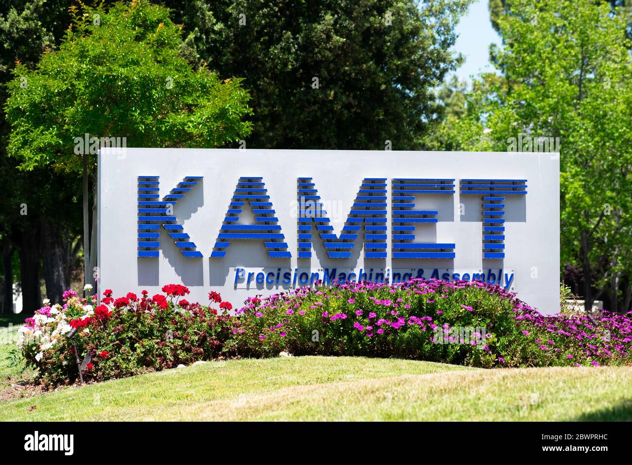KAMET Zeichen bei Präzisionsbearbeitung und Montage Firmenhauptsitz - Milpitas, Kalifornien, USA - 2020 Stockfoto